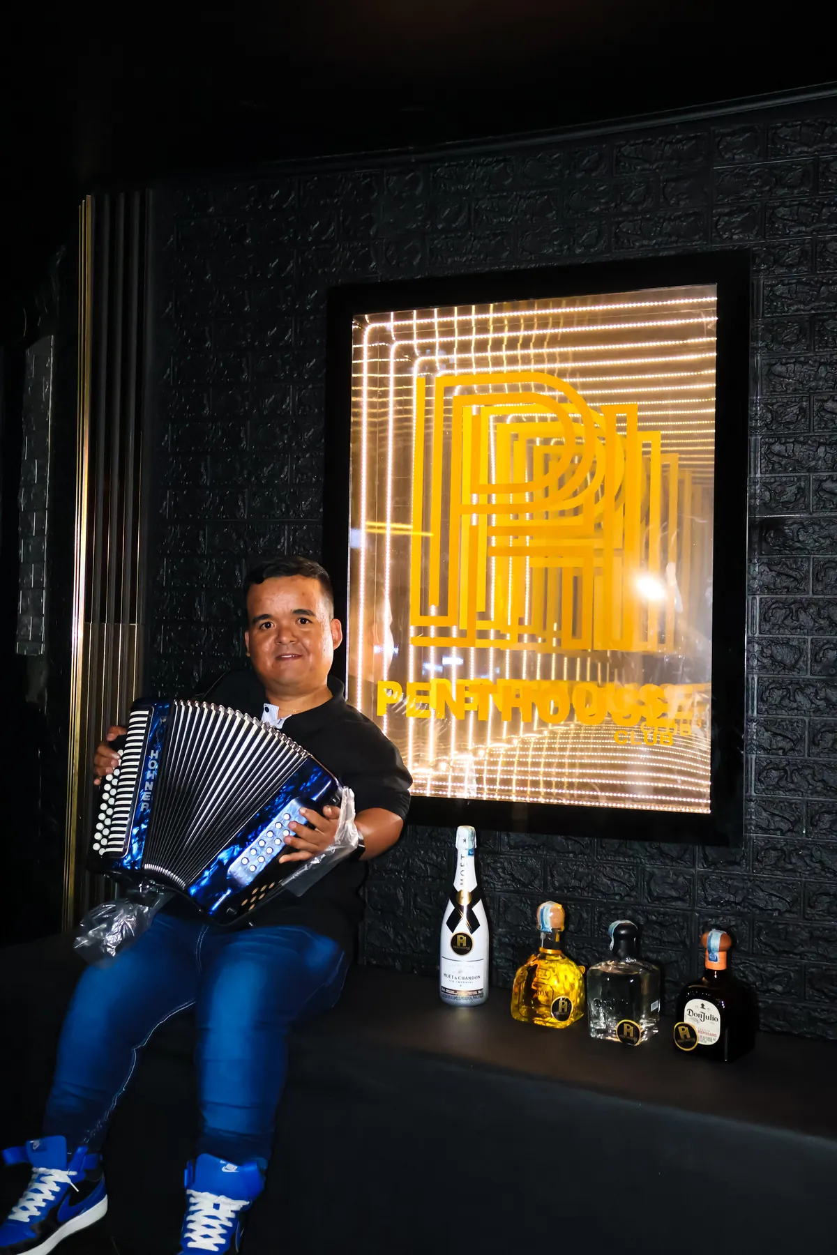 Acordeonista en vivo en Penthouse Club Cúcuta